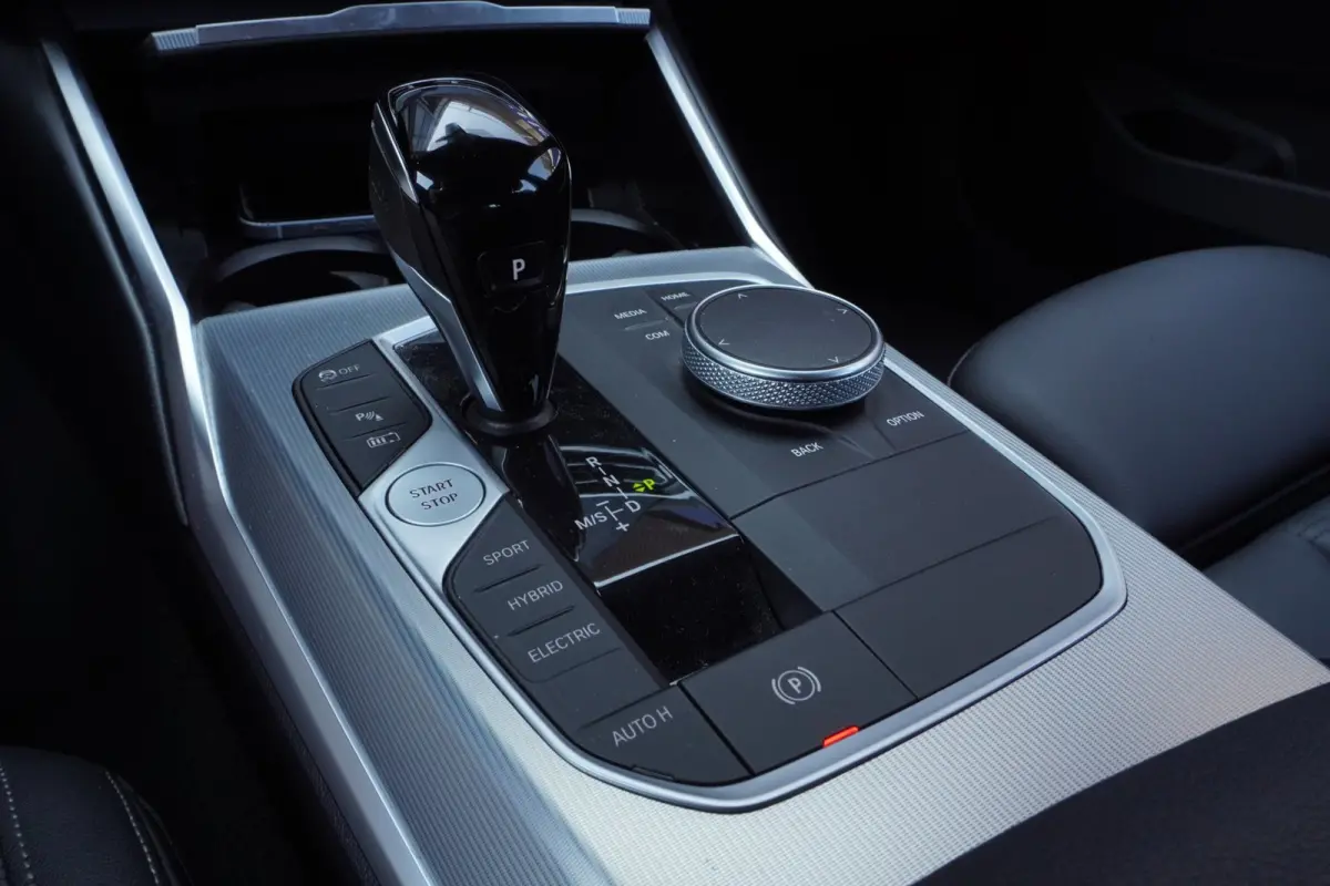 330e xDrive M-Sport M 50 Jahre Edition 292PK+Volleder+Keyless+Breed-Navi+Flippers+SOH95% = ORIG/NL+1EIG !!