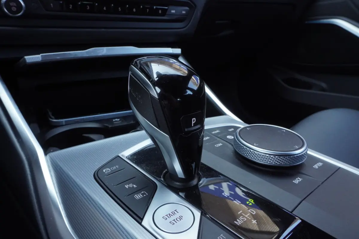 330e xDrive M-Sport M 50 Jahre Edition 292PK+Volleder+Keyless+Breed-Navi+Flippers+SOH95% = ORIG/NL+1EIG !!