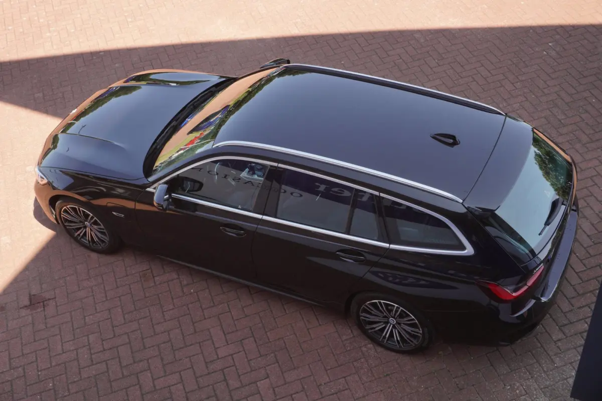 330e xDrive M-Sport M 50 Jahre Edition 292PK+Volleder+Keyless+Breed-Navi+Flippers+SOH95% = ORIG/NL+1EIG !!