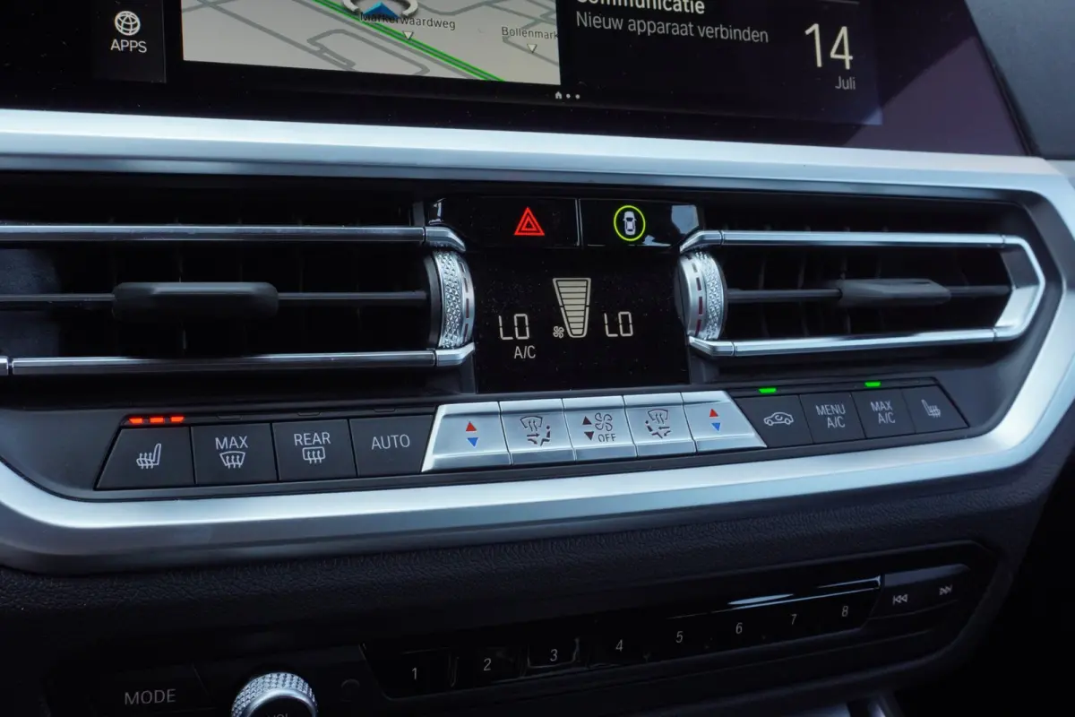 330e xDrive M-Sport M 50 Jahre Edition 292PK+Volleder+Keyless+Breed-Navi+Flippers+SOH95% = ORIG/NL+1EIG !!