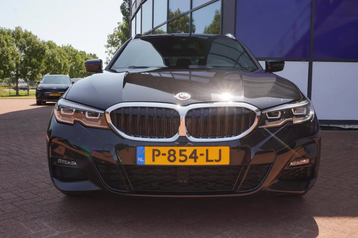 330e xDrive M-Sport M 50 Jahre Edition 292PK+Volleder+Keyless+Breed-Navi+Flippers+SOH95% = ORIG/NL+1EIG !!