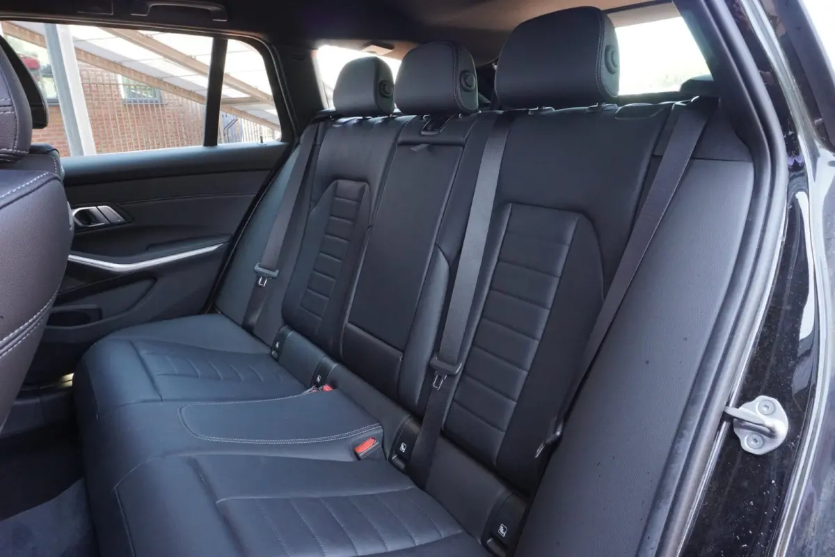 330e xDrive M-Sport M 50 Jahre Edition 292PK+Volleder+Keyless+Breed-Navi+Flippers+SOH95% = ORIG/NL+1EIG !!