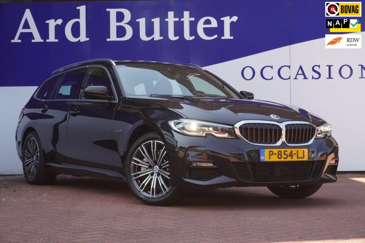 330e xDrive M-Sport M 50 Jahre Edition 292PK+Volleder+Keyless+Breed-Navi+Flippers+SOH95% = ORIG/NL+1EIG !!
