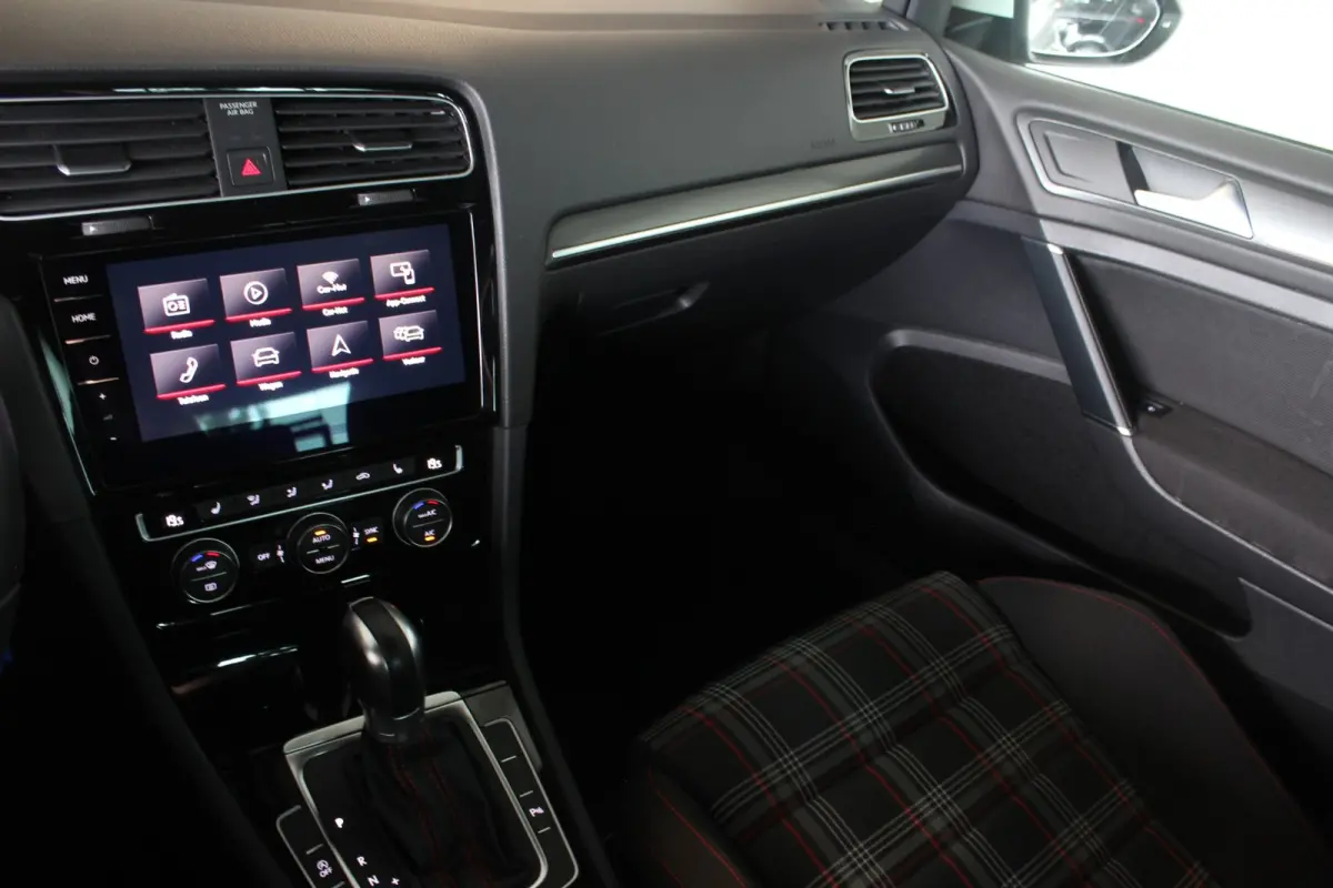 2.0 TSI GTI Performance NL-Auto | Milltek | Dynaudio | Carplay | Virtual Cockpit | Camera | LED | Adapt. Cruise | 19" LMV | PDC