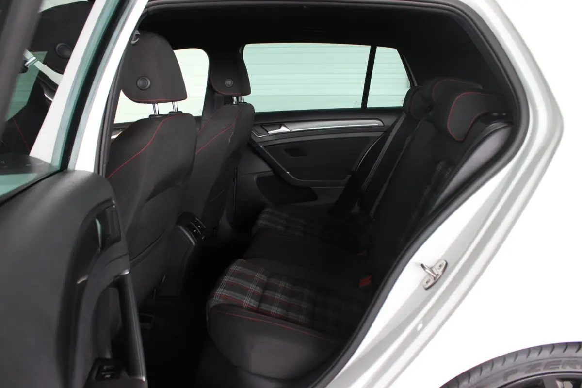 2.0 TSI GTI Performance NL-Auto | Milltek | Dynaudio | Carplay | Virtual Cockpit | Camera | LED | Adapt. Cruise | 19" LMV | PDC