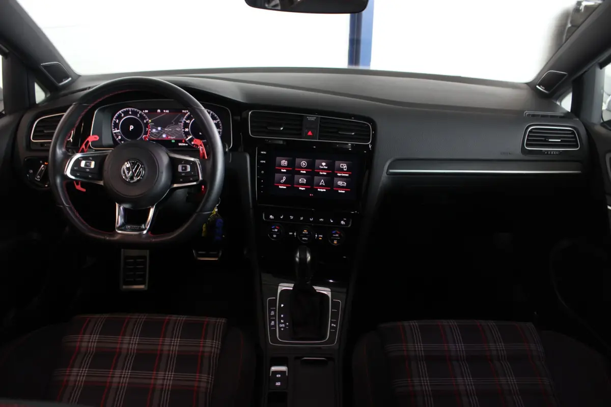 2.0 TSI GTI Performance NL-Auto | Milltek | Dynaudio | Carplay | Virtual Cockpit | Camera | LED | Adapt. Cruise | 19" LMV | PDC