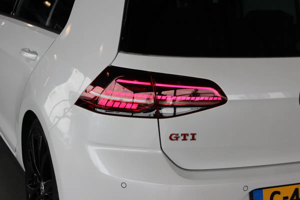 2.0 TSI GTI Performance NL-Auto | Milltek | Dynaudio | Carplay | Virtual Cockpit | Camera | LED | Adapt. Cruise | 19" LMV | PDC