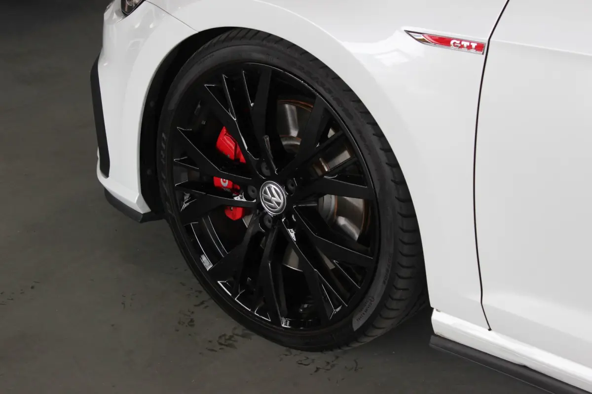 2.0 TSI GTI Performance NL-Auto | Milltek | Dynaudio | Carplay | Virtual Cockpit | Camera | LED | Adapt. Cruise | 19" LMV | PDC