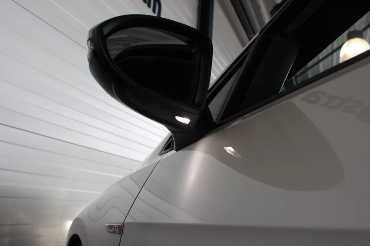 2.0 TSI GTI Performance NL-Auto | Milltek | Dynaudio | Carplay | Virtual Cockpit | Camera | LED | Adapt. Cruise | 19" LMV | PDC