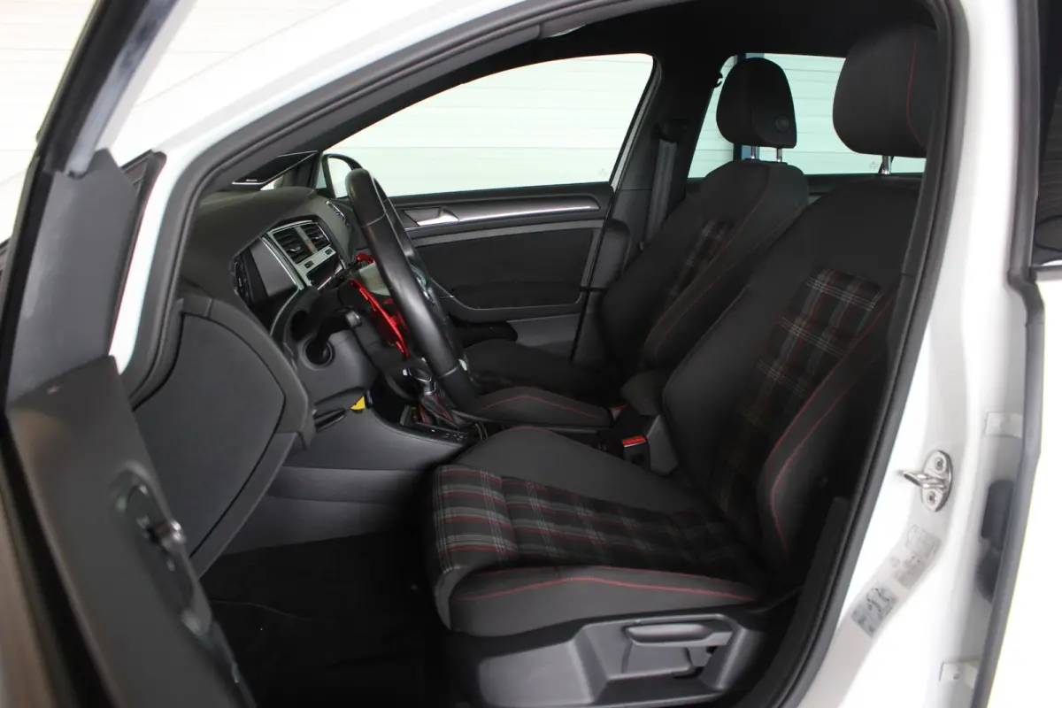 2.0 TSI GTI Performance NL-Auto | Milltek | Dynaudio | Carplay | Virtual Cockpit | Camera | LED | Adapt. Cruise | 19" LMV | PDC