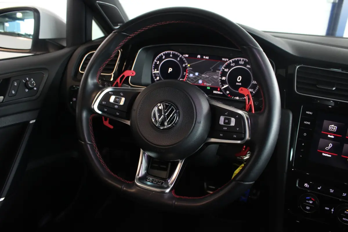 2.0 TSI GTI Performance NL-Auto | Milltek | Dynaudio | Carplay | Virtual Cockpit | Camera | LED | Adapt. Cruise | 19" LMV | PDC