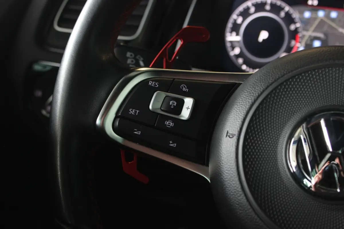 2.0 TSI GTI Performance NL-Auto | Milltek | Dynaudio | Carplay | Virtual Cockpit | Camera | LED | Adapt. Cruise | 19" LMV | PDC