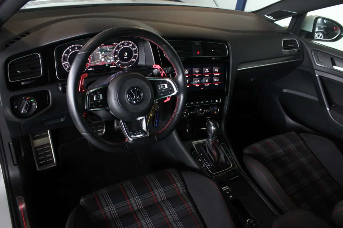 2.0 TSI GTI Performance NL-Auto | Milltek | Dynaudio | Carplay | Virtual Cockpit | Camera | LED | Adapt. Cruise | 19" LMV | PDC