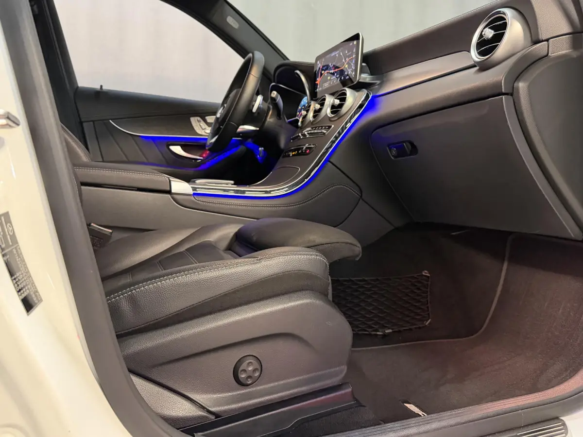 4MATIC AMG Line 19"/Luchtvering/Matrix LED/Keyless/Memory + stoelverwarming/Sfeerverlichting/Elektrische klep/Apple Carplay & Android Auto