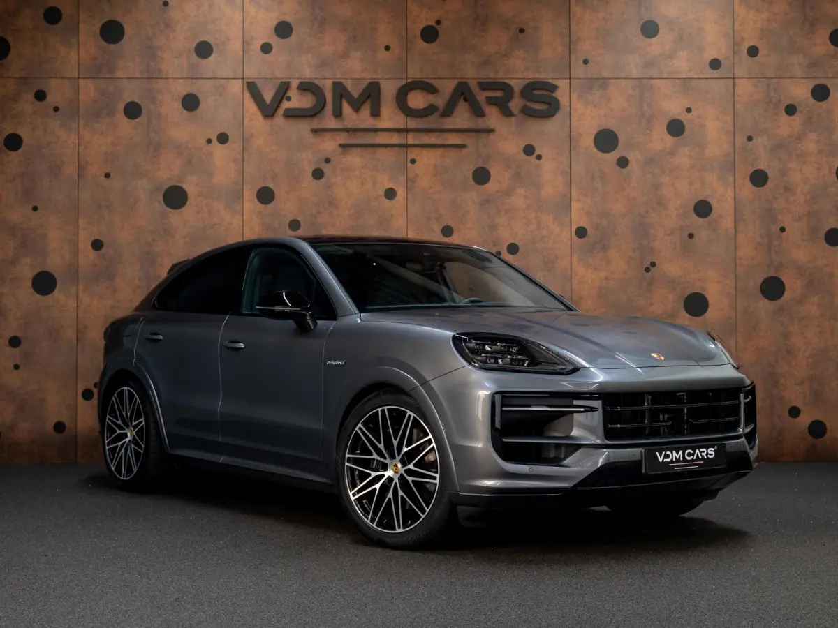 3.0 E-Hybrid | Sportdesign | 18-weg | Bijrijdersdisplay | Keyless | Luchtvering |