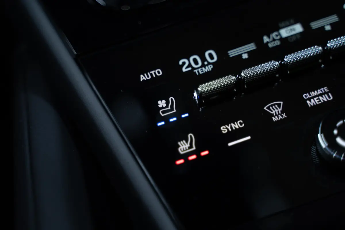 3.0 E-Hybrid | Sportdesign | 18-weg | Bijrijdersdisplay | Keyless | Luchtvering |
