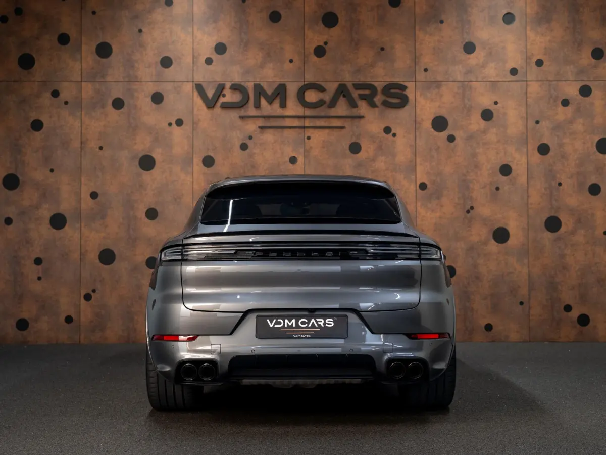 3.0 E-Hybrid | Sportdesign | 18-weg | Bijrijdersdisplay | Keyless | Luchtvering |