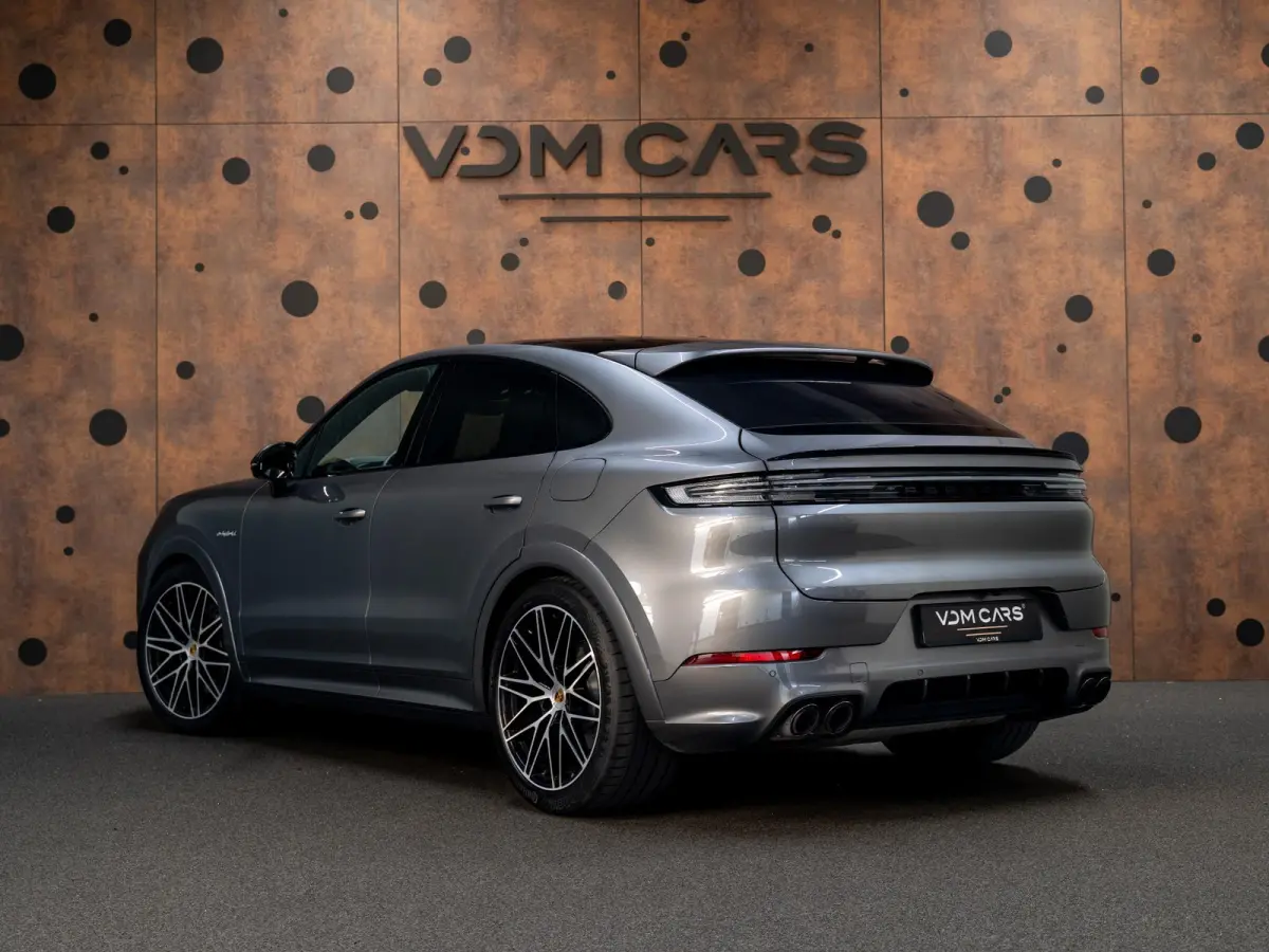 3.0 E-Hybrid | Sportdesign | 18-weg | Bijrijdersdisplay | Keyless | Luchtvering |