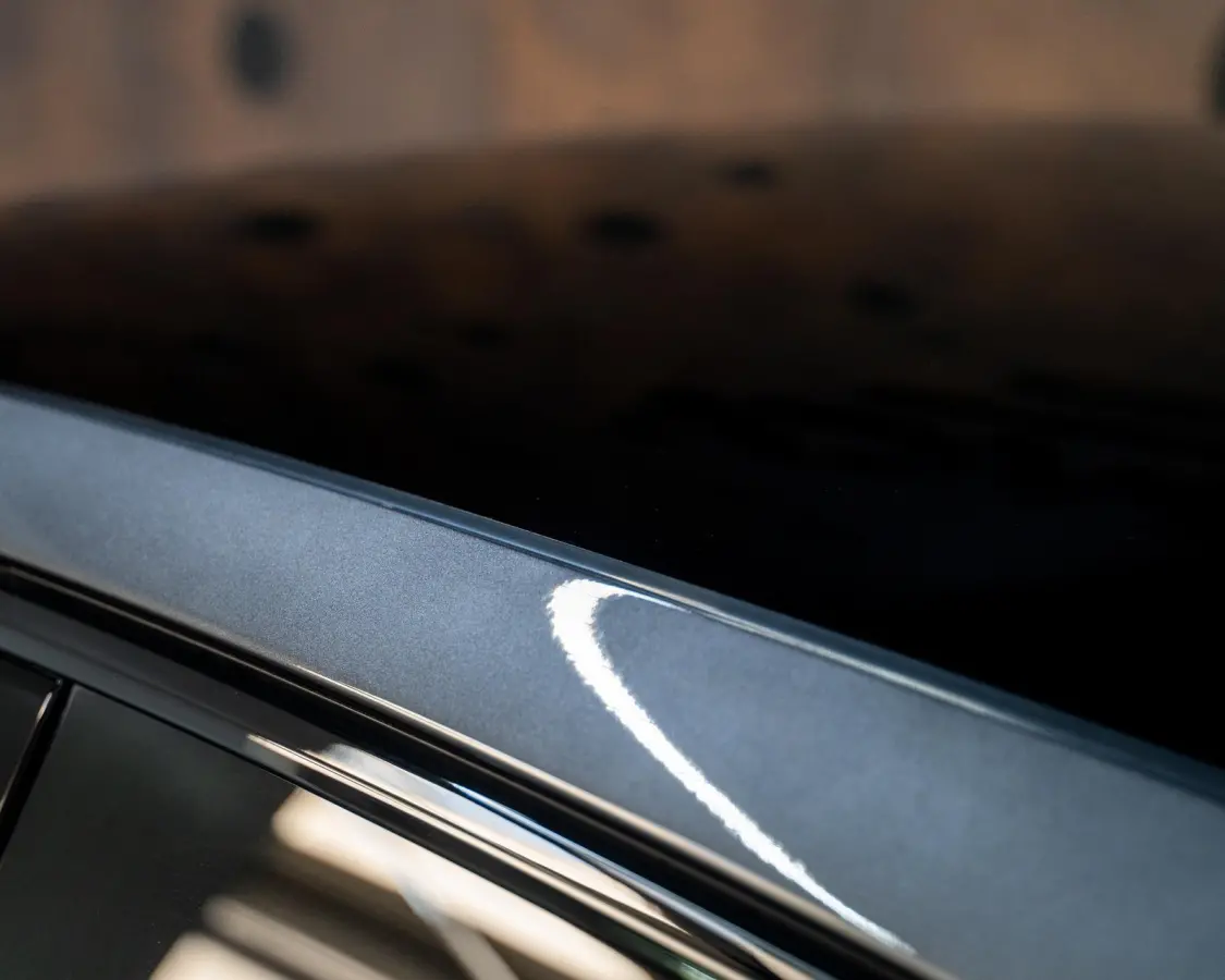 3.0 E-Hybrid | Sportdesign | 18-weg | Bijrijdersdisplay | Keyless | Luchtvering |