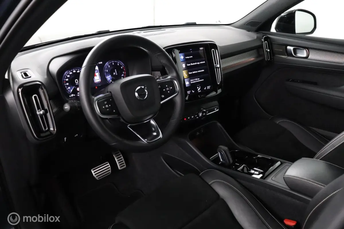 1.5 T2 R-Design | Adaptive Cruise | Camera | Harman Kardon | Verwarmbaar stuurwiel & Voorstoelen | Privacy Glass