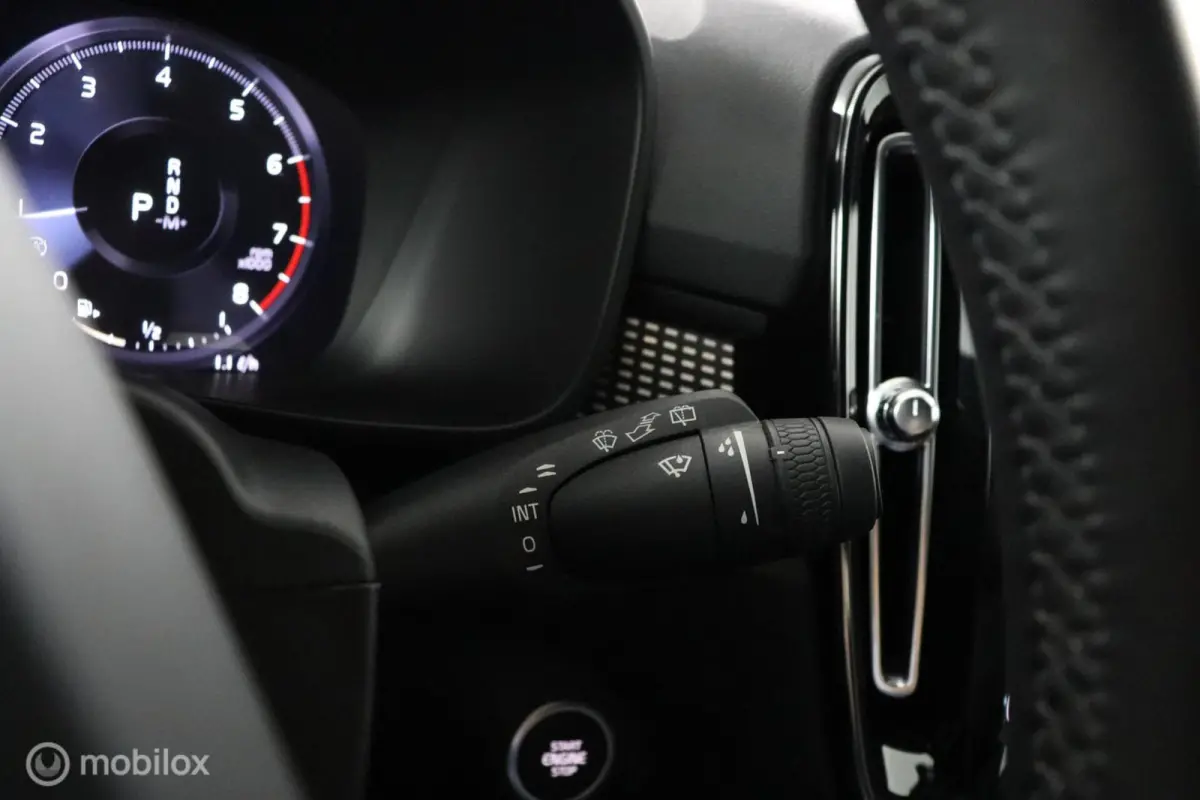 1.5 T2 R-Design | Adaptive Cruise | Camera | Harman Kardon | Verwarmbaar stuurwiel & Voorstoelen | Privacy Glass