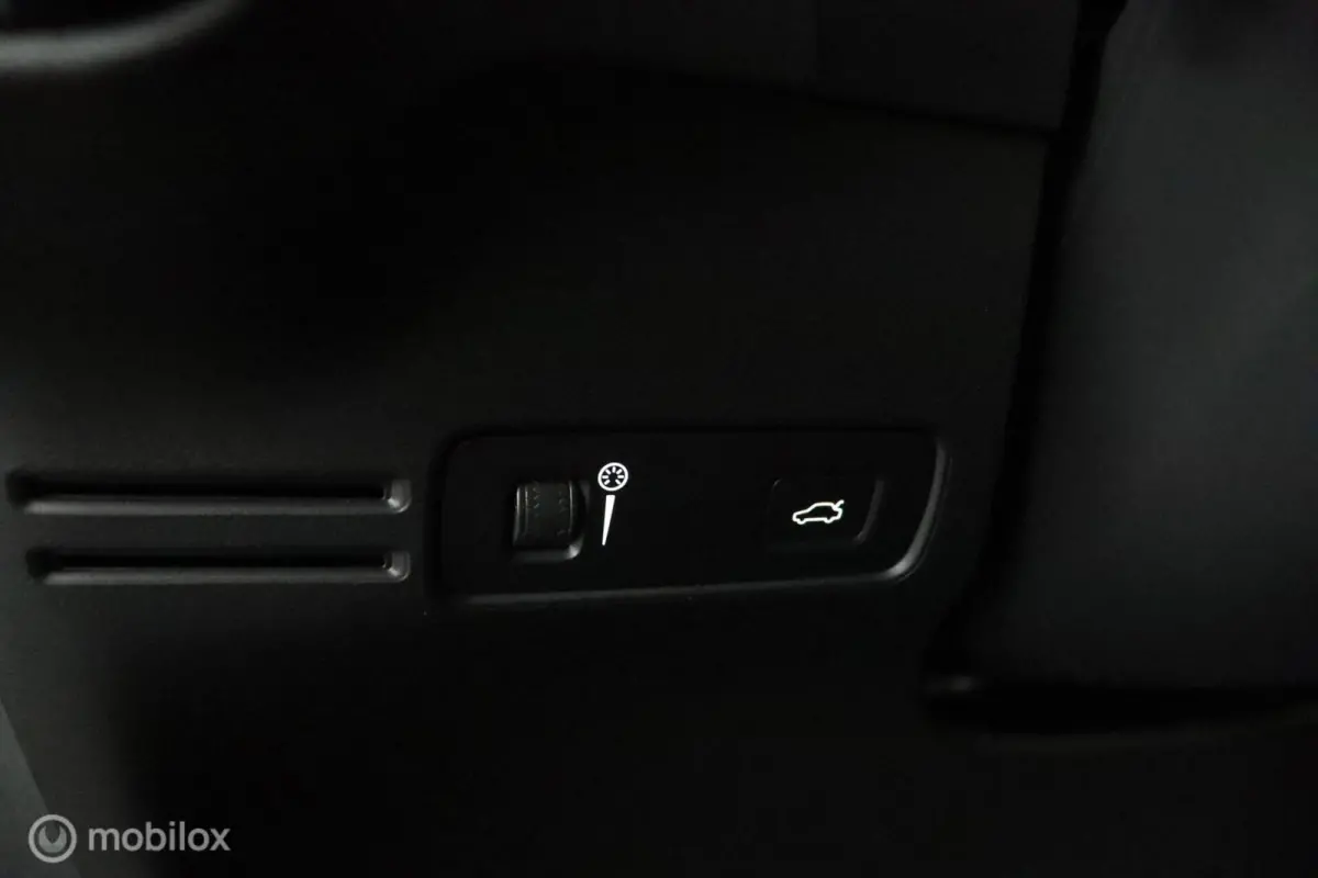 1.5 T2 R-Design | Adaptive Cruise | Camera | Harman Kardon | Verwarmbaar stuurwiel & Voorstoelen | Privacy Glass