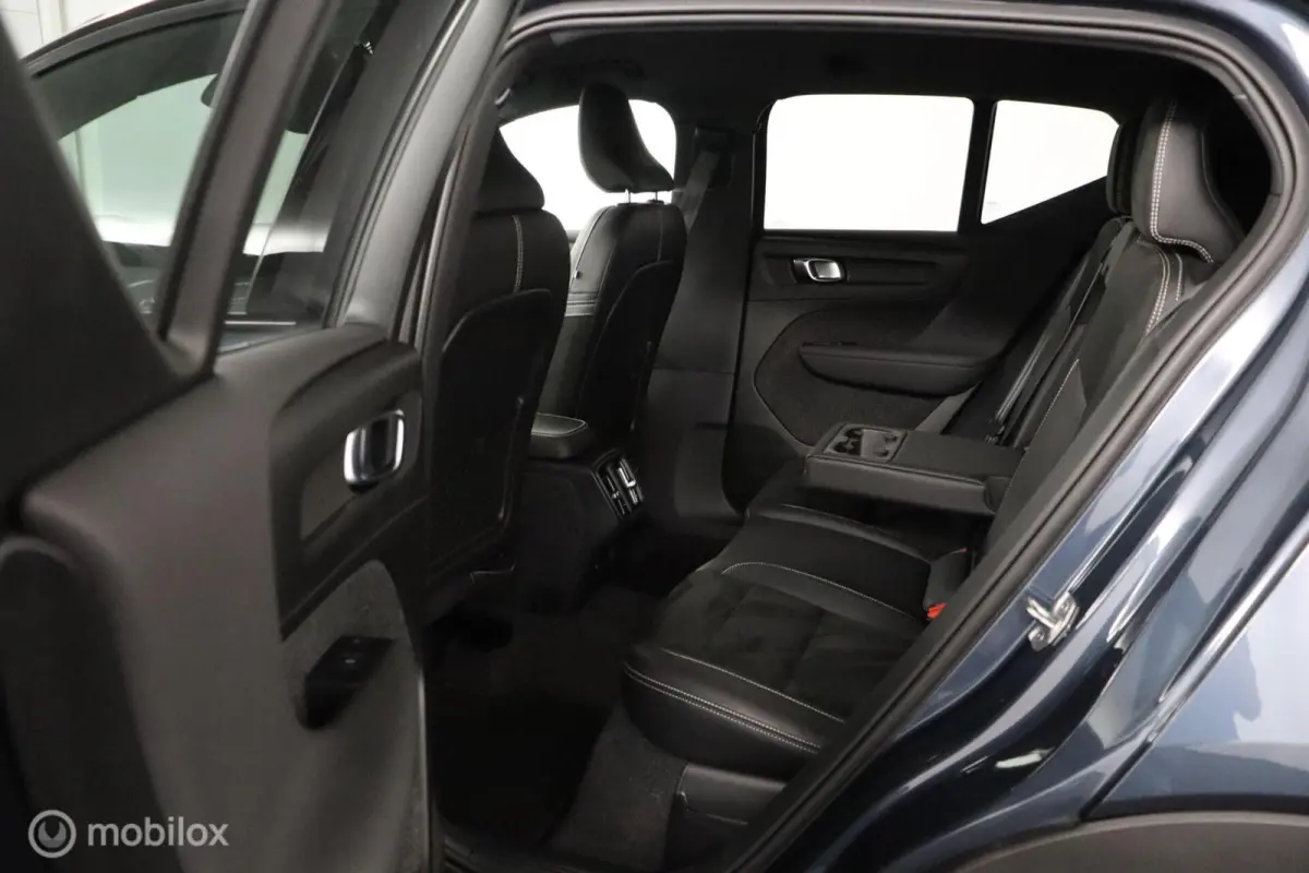 1.5 T2 R-Design | Adaptive Cruise | Camera | Harman Kardon | Verwarmbaar stuurwiel & Voorstoelen | Privacy Glass
