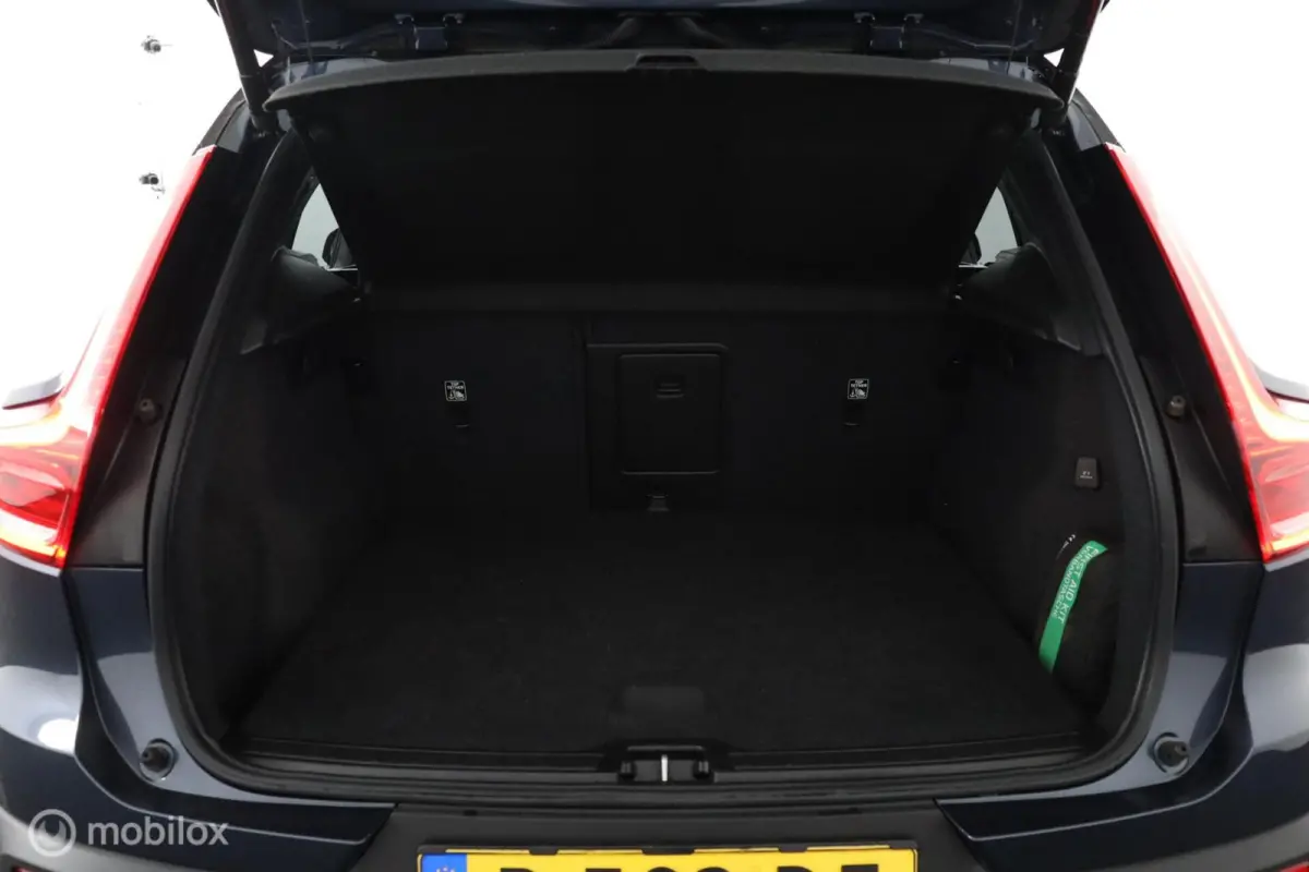 1.5 T2 R-Design | Adaptive Cruise | Camera | Harman Kardon | Verwarmbaar stuurwiel & Voorstoelen | Privacy Glass