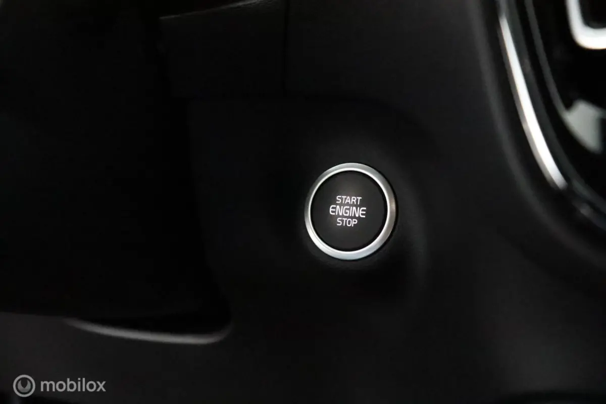 1.5 T2 R-Design | Adaptive Cruise | Camera | Harman Kardon | Verwarmbaar stuurwiel & Voorstoelen | Privacy Glass