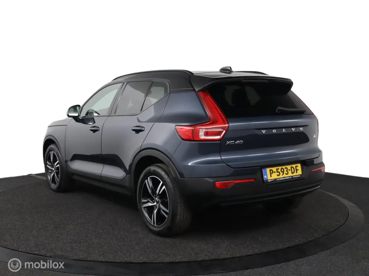 1.5 T2 R-Design | Adaptive Cruise | Camera | Harman Kardon | Verwarmbaar stuurwiel & Voorstoelen | Privacy Glass