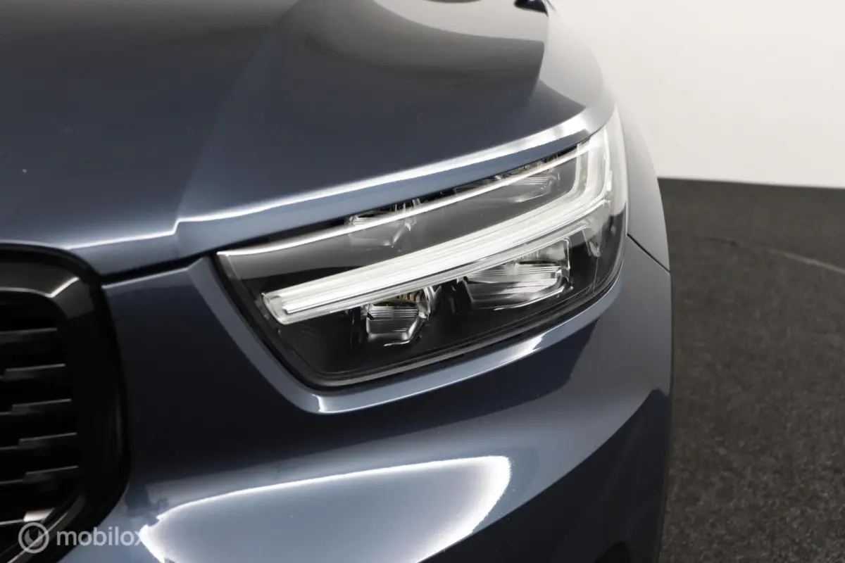 1.5 T2 R-Design | Adaptive Cruise | Camera | Harman Kardon | Verwarmbaar stuurwiel & Voorstoelen | Privacy Glass