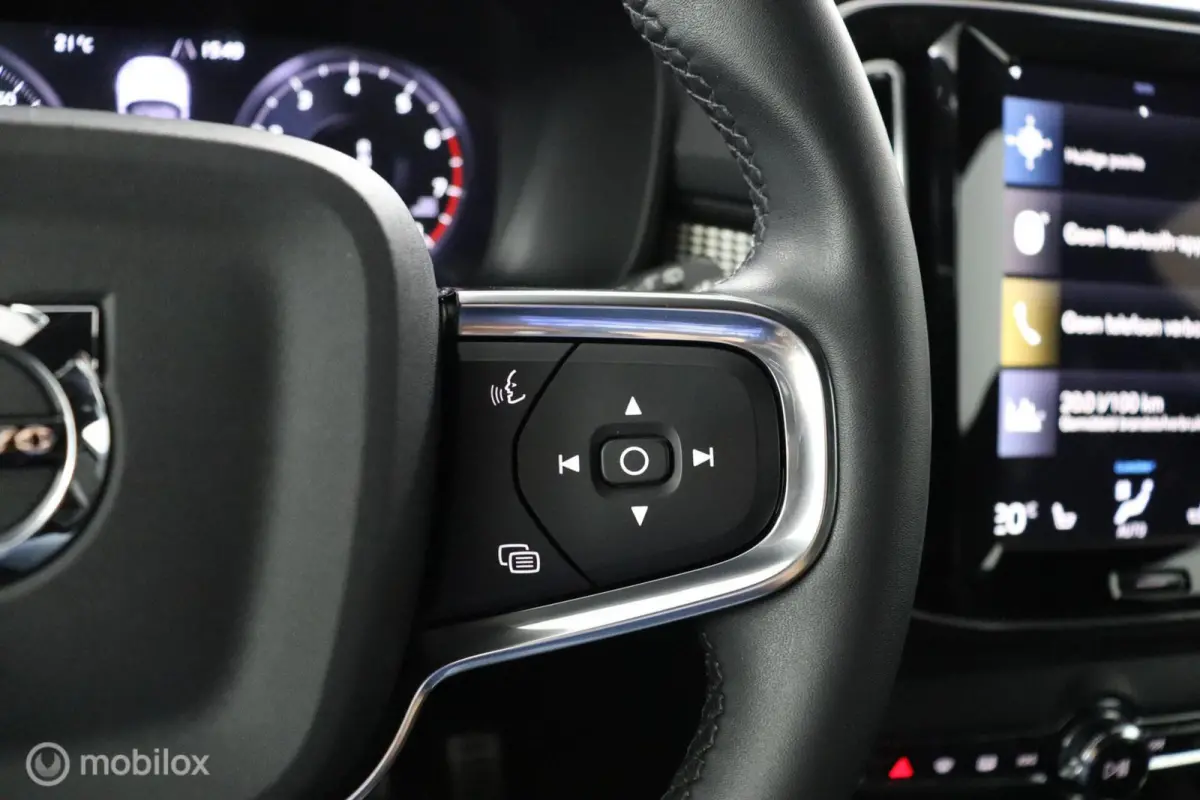 1.5 T2 R-Design | Adaptive Cruise | Camera | Harman Kardon | Verwarmbaar stuurwiel & Voorstoelen | Privacy Glass