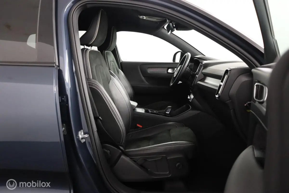 1.5 T2 R-Design | Adaptive Cruise | Camera | Harman Kardon | Verwarmbaar stuurwiel & Voorstoelen | Privacy Glass
