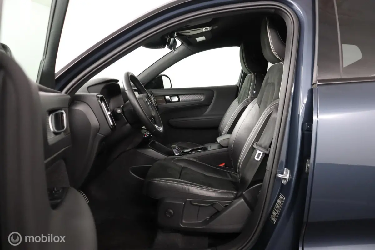 1.5 T2 R-Design | Adaptive Cruise | Camera | Harman Kardon | Verwarmbaar stuurwiel & Voorstoelen | Privacy Glass