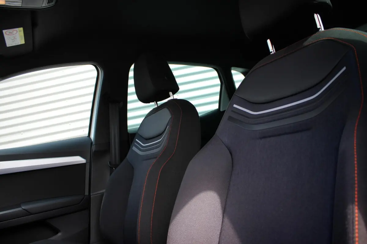 1.0 EcoTSI FR Black Edition // Sfeerverlichting | Virtual Cockpit | Keyless | Navi. | CarPlay & Android Auto | Stoelverwarming | Cruise control adaptief