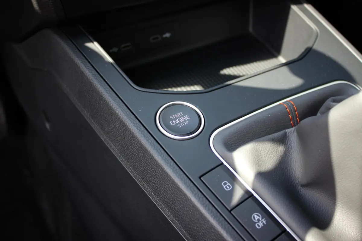 1.0 EcoTSI FR Black Edition // Sfeerverlichting | Virtual Cockpit | Keyless | Navi. | CarPlay & Android Auto | Stoelverwarming | Cruise control adaptief