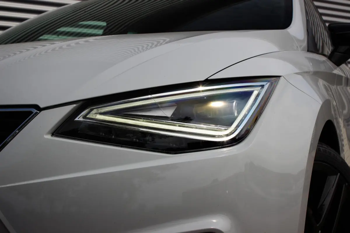 1.0 EcoTSI FR Black Edition // Sfeerverlichting | Virtual Cockpit | Keyless | Navi. | CarPlay & Android Auto | Stoelverwarming | Cruise control adaptief