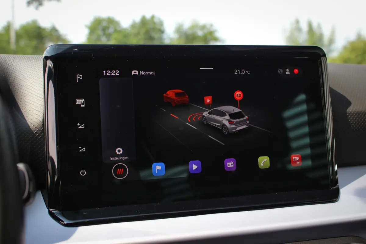 1.0 EcoTSI FR Black Edition // Sfeerverlichting | Virtual Cockpit | Keyless | Navi. | CarPlay & Android Auto | Stoelverwarming | Cruise control adaptief
