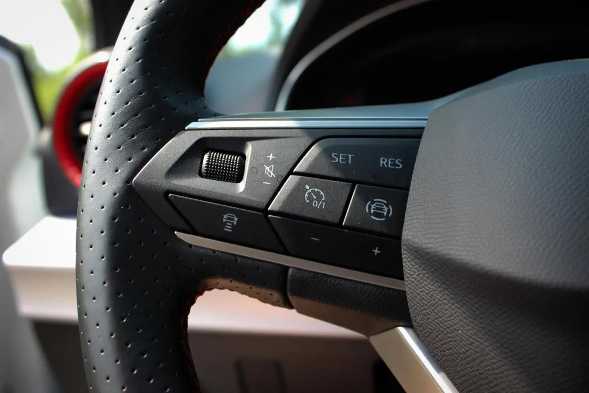 1.0 EcoTSI FR Black Edition // Sfeerverlichting | Virtual Cockpit | Keyless | Navi. | CarPlay & Android Auto | Stoelverwarming | Cruise control adaptief