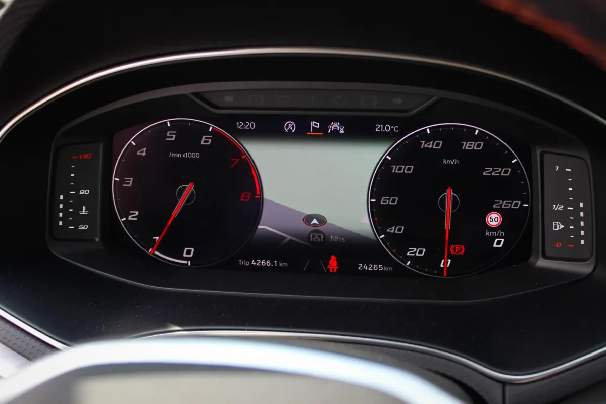 1.0 EcoTSI FR Black Edition // Sfeerverlichting | Virtual Cockpit | Keyless | Navi. | CarPlay & Android Auto | Stoelverwarming | Cruise control adaptief