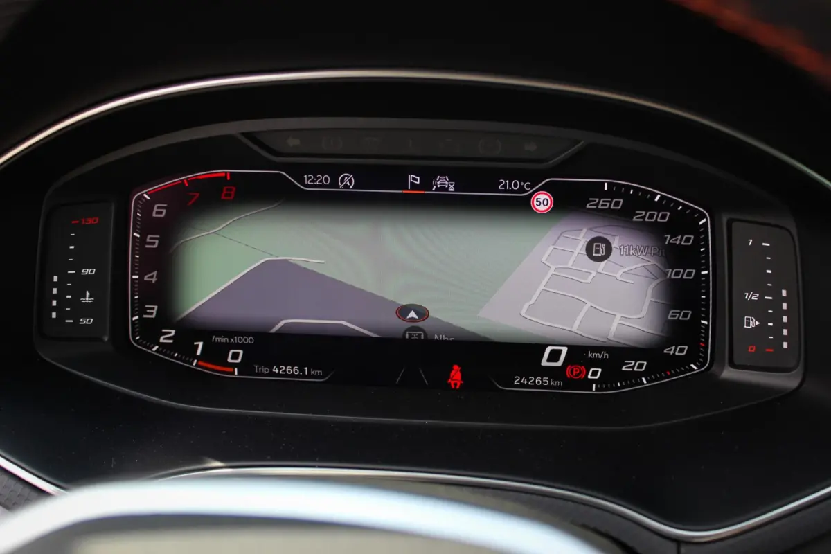1.0 EcoTSI FR Black Edition // Sfeerverlichting | Virtual Cockpit | Keyless | Navi. | CarPlay & Android Auto | Stoelverwarming | Cruise control adaptief