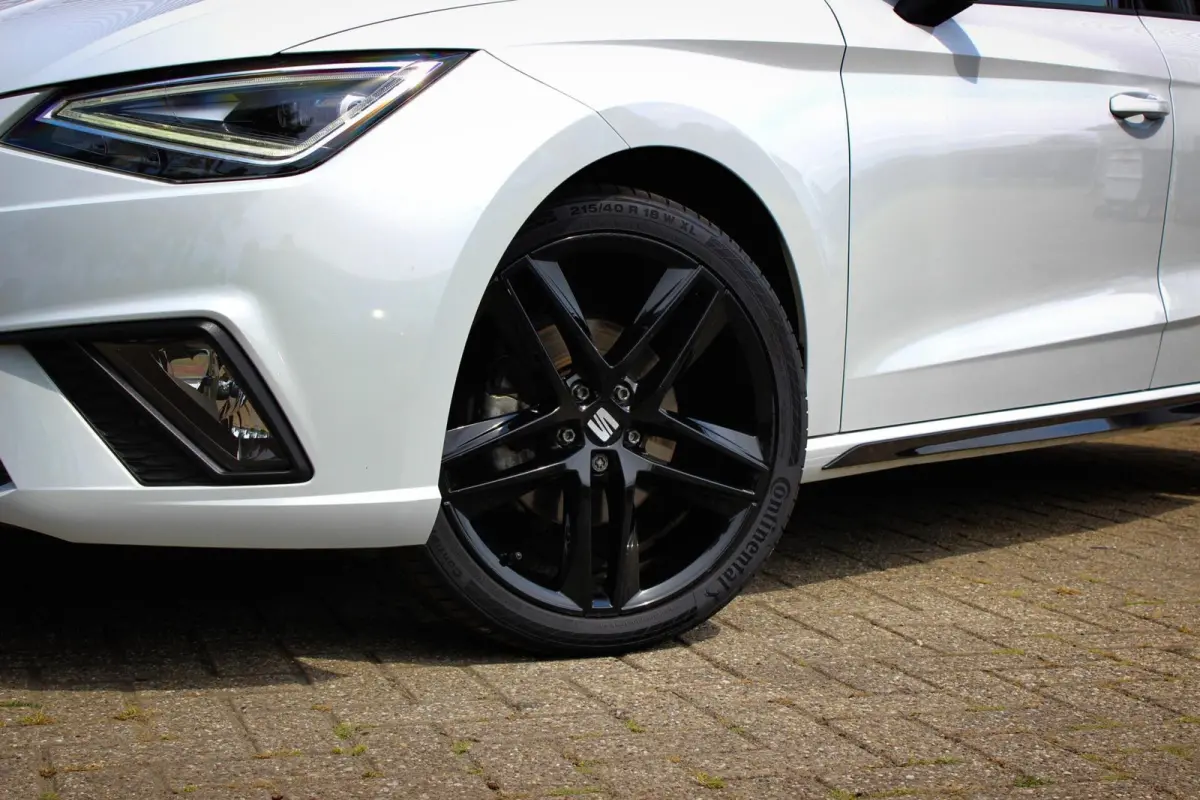 1.0 EcoTSI FR Black Edition // Sfeerverlichting | Virtual Cockpit | Keyless | Navi. | CarPlay & Android Auto | Stoelverwarming | Cruise control adaptief
