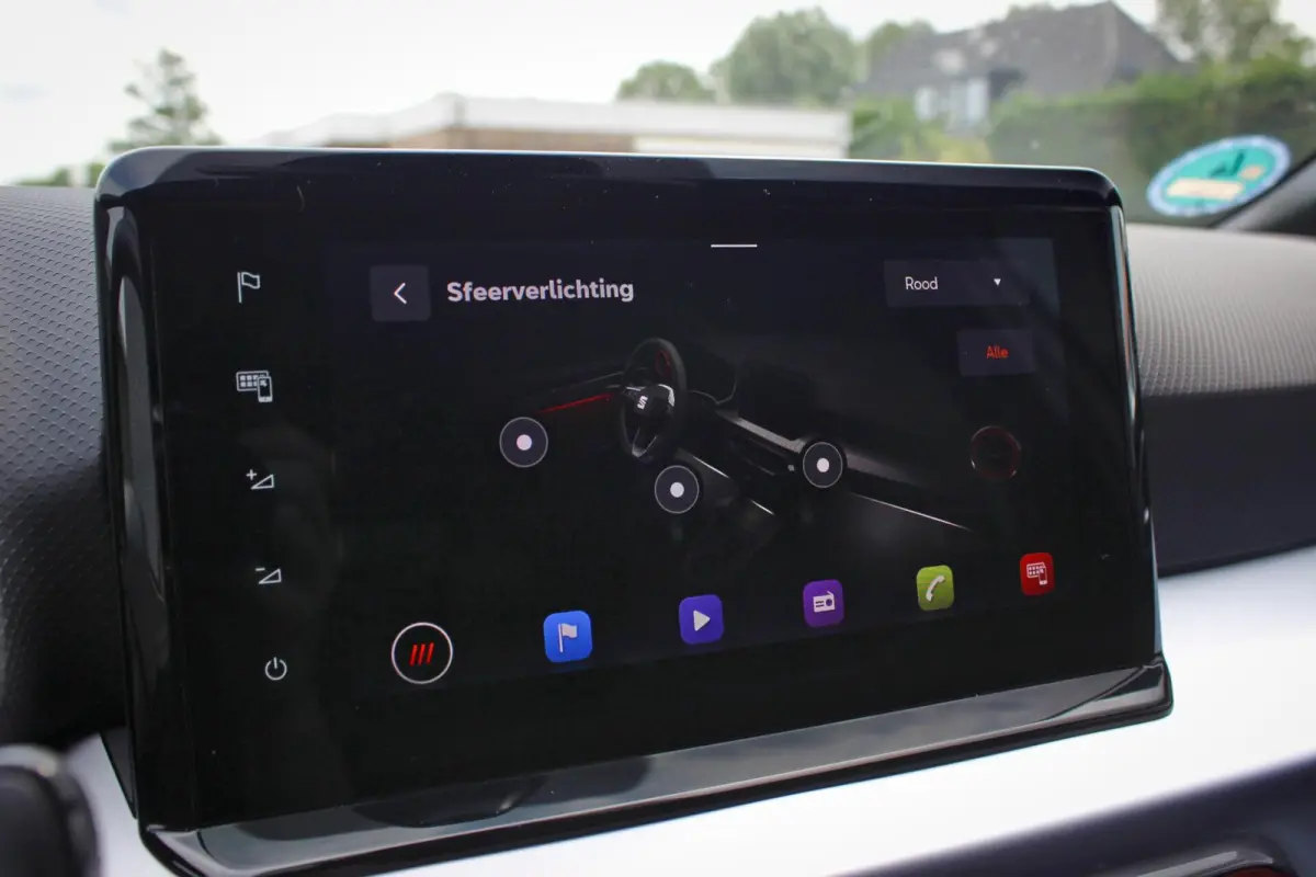 1.0 EcoTSI FR Black Edition // Sfeerverlichting | Virtual Cockpit | Keyless | Navi. | CarPlay & Android Auto | Stoelverwarming | Cruise control adaptief