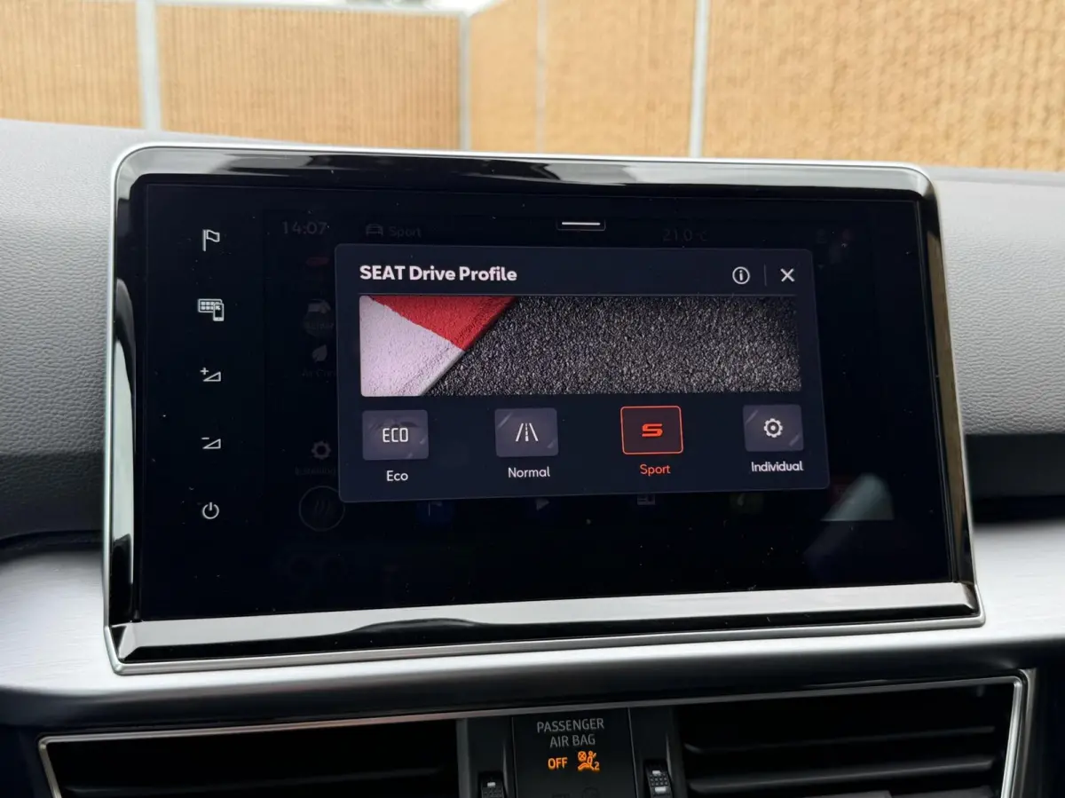 1.5 TSI FR Business Intense Automaat | 360 graden camera | Voorstoelen en achterbank verwarmd | Stuur verwarmd | Apple CarPlay/Android Auto | 19 inch lichtmetalen velgen | DAB ontvanger | Pa