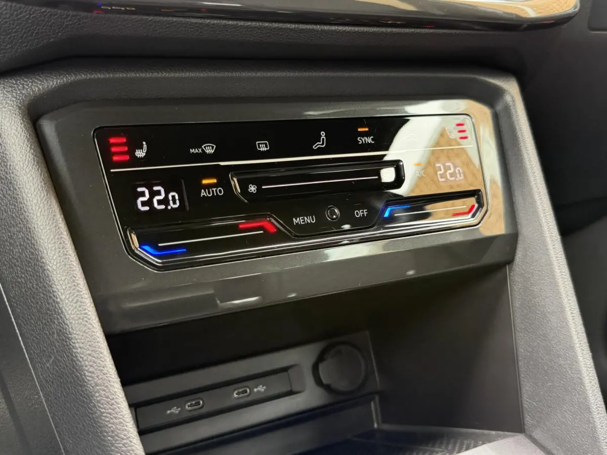 1.5 TSI FR Business Intense Automaat | 360 graden camera | Voorstoelen en achterbank verwarmd | Stuur verwarmd | Apple CarPlay/Android Auto | 19 inch lichtmetalen velgen | DAB ontvanger | Pa