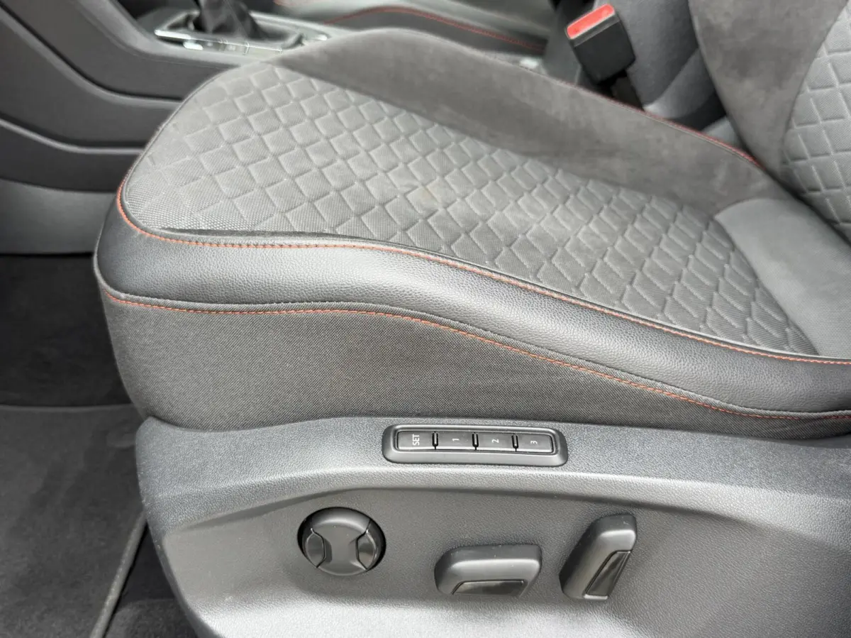 1.5 TSI FR Business Intense Automaat | 360 graden camera | Voorstoelen en achterbank verwarmd | Stuur verwarmd | Apple CarPlay/Android Auto | 19 inch lichtmetalen velgen | DAB ontvanger | Pa