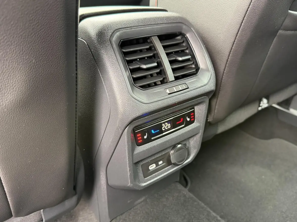1.5 TSI FR Business Intense Automaat | 360 graden camera | Voorstoelen en achterbank verwarmd | Stuur verwarmd | Apple CarPlay/Android Auto | 19 inch lichtmetalen velgen | DAB ontvanger | Pa