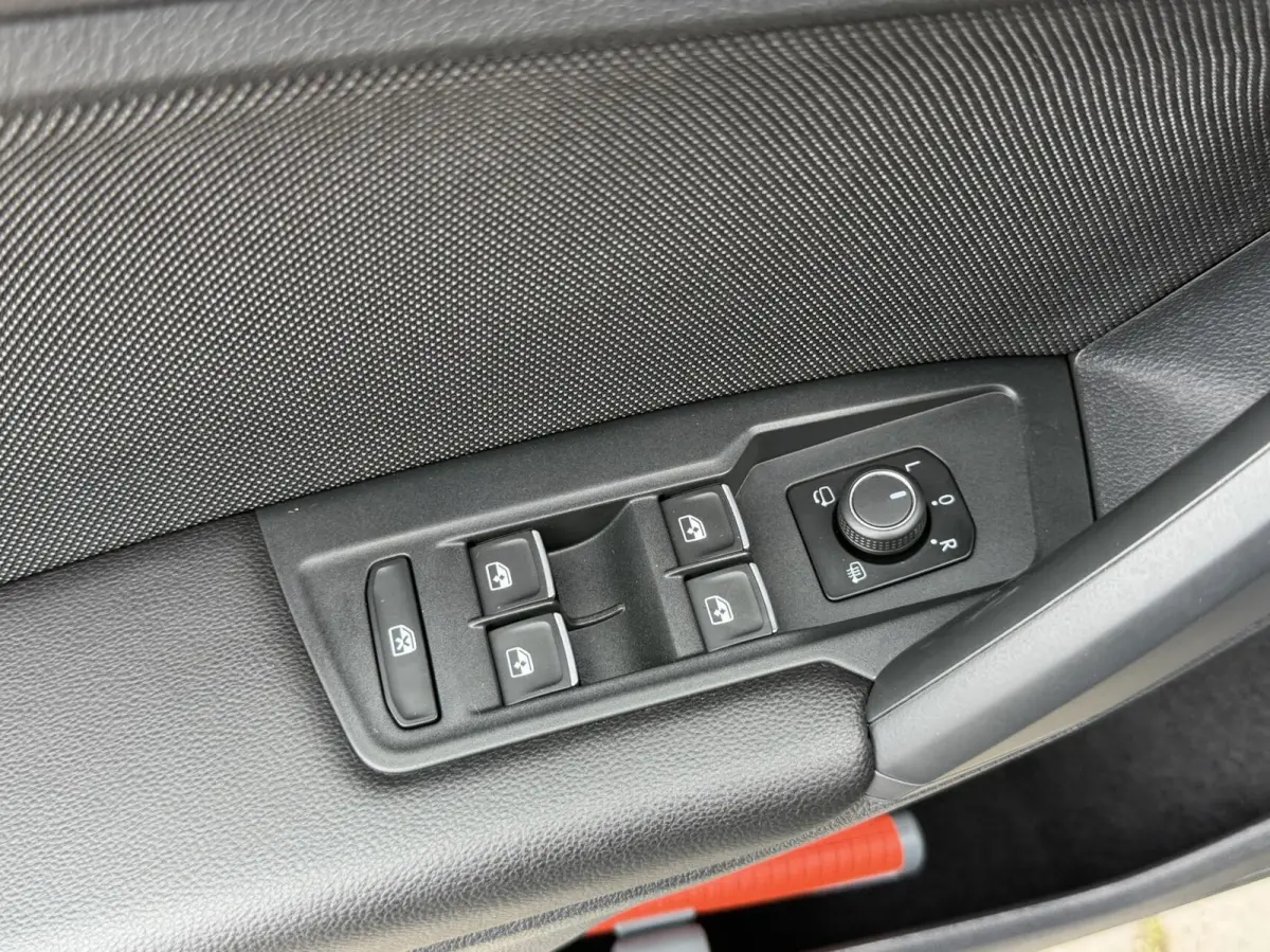 1.5 TSI FR Business Intense Automaat | 360 graden camera | Voorstoelen en achterbank verwarmd | Stuur verwarmd | Apple CarPlay/Android Auto | 19 inch lichtmetalen velgen | DAB ontvanger | Pa