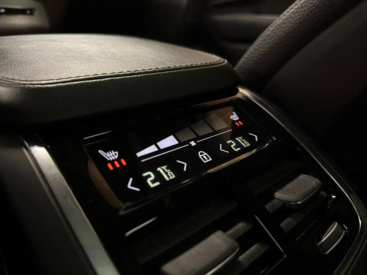 T8 AWD Recharge Plus Bright | Luchtvering | 360° Camera | Harman Kardon | 455pk | Adaptieve Cruise Control | Standkachel met Volvo On Call App | Stoelverwarming voor+achter | Stuurwielverwa