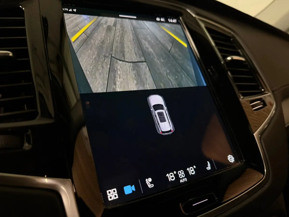 T8 AWD Recharge Plus Bright | Luchtvering | 360° Camera | Harman Kardon | 455pk | Adaptieve Cruise Control | Standkachel met Volvo On Call App | Stoelverwarming voor+achter | Stuurwielverwa